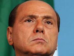 İnternetin gözdesi Berlusconi (video)